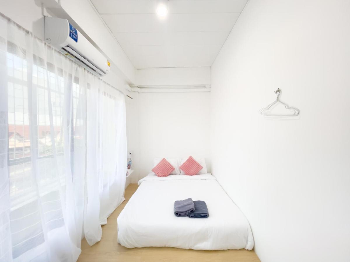 Transit Donmueang Airport Hostel Bangkok Exteriör bild